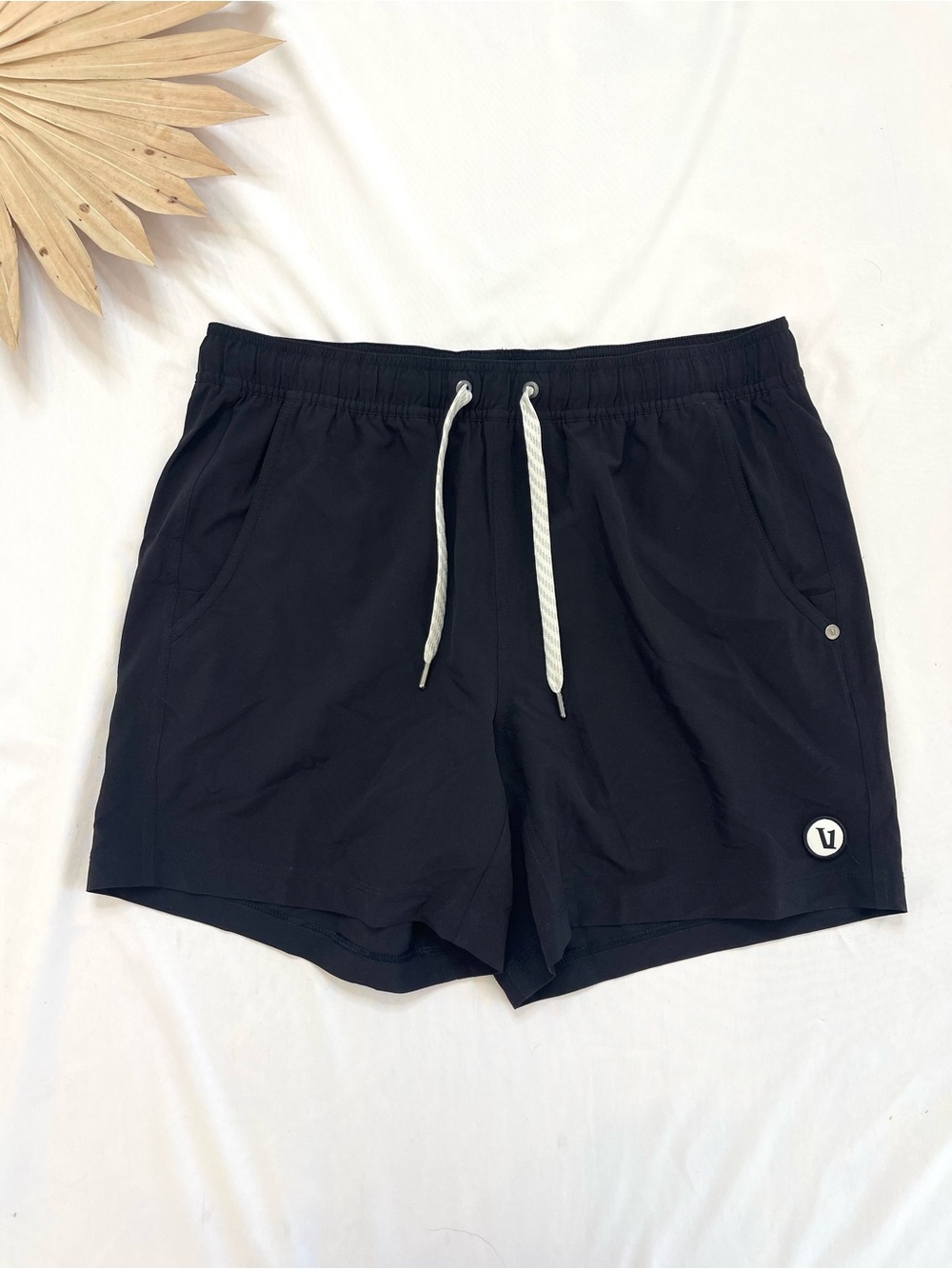 Vuori Kore Lined 5” Black Drawstring Athletic Workout Gym Shorts Size Medium